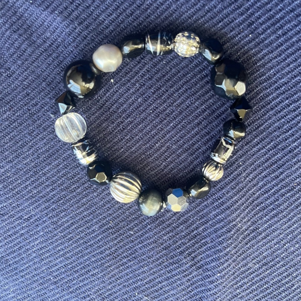 New Hand Made Elegant Black and Silver Beaded stretch Bracelet